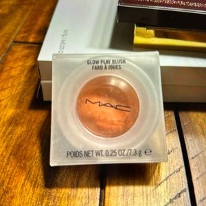 M.A.C Glow Play Blush